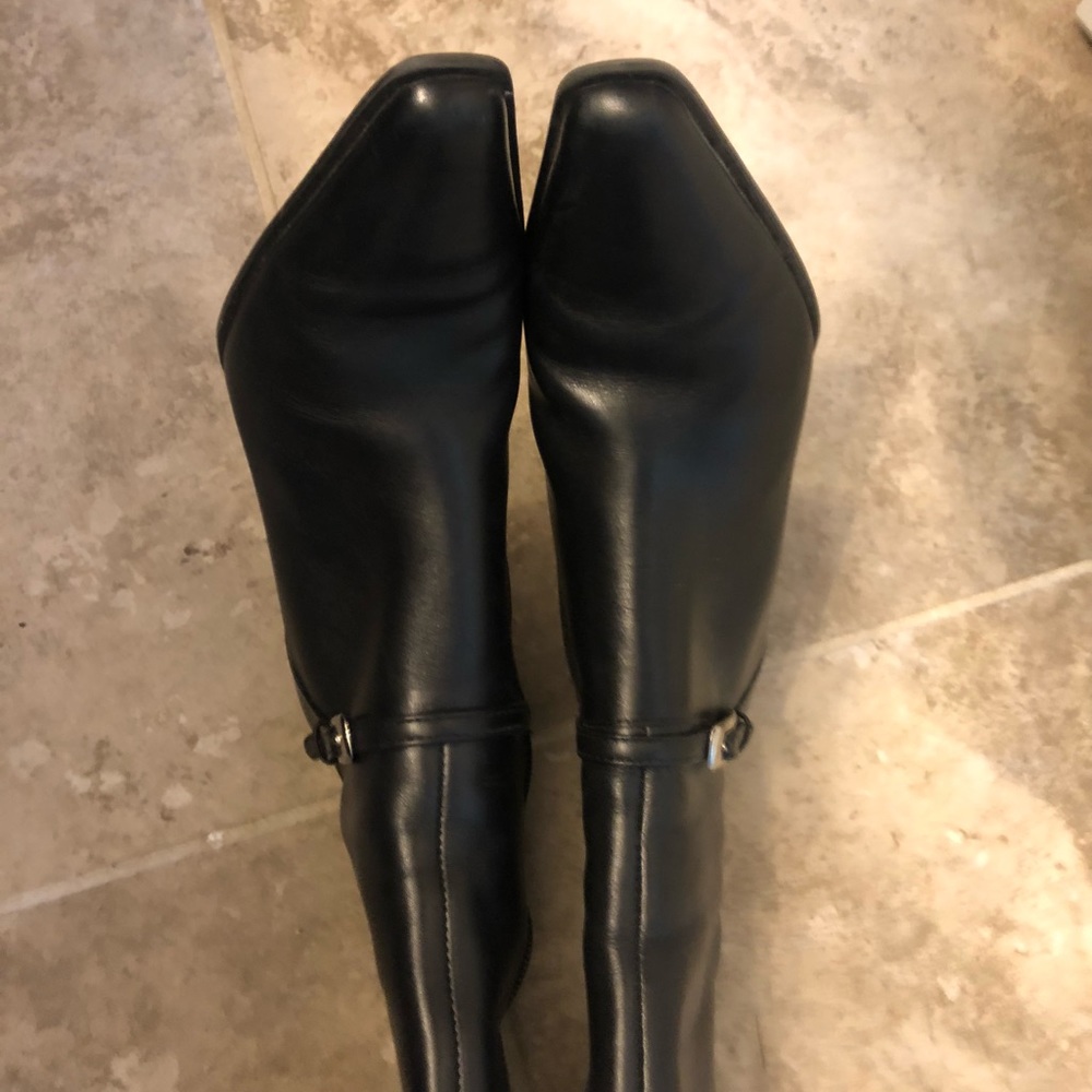 Women’s black leather tall boots with heel - Picture 7 of 8